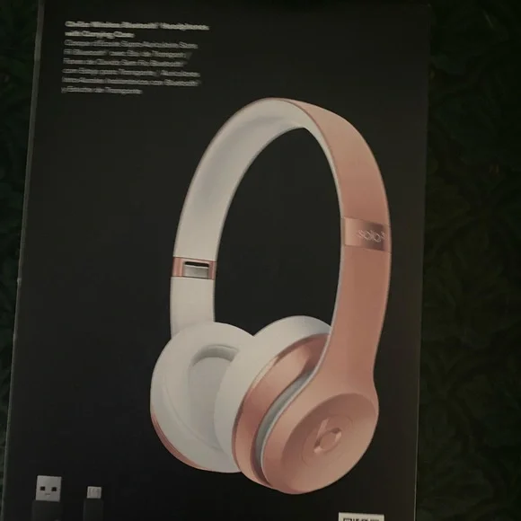 Beats Solo3 Wireless On-Ear Headphones - Rose Gold - Picture 2 of 10
